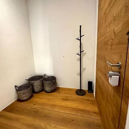 Stylish W/sauna: Alpine Escape 木屋 *