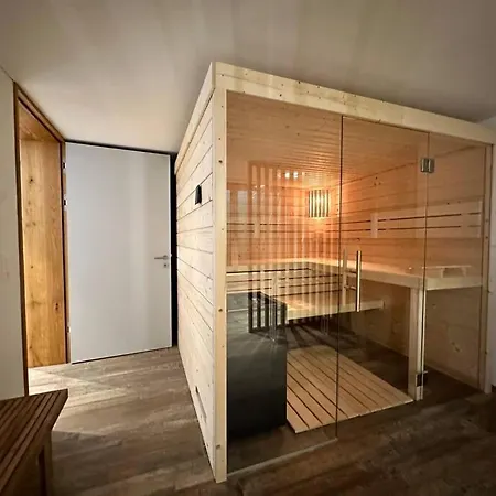 Stylish W/sauna: Alpine Escape 木屋 *