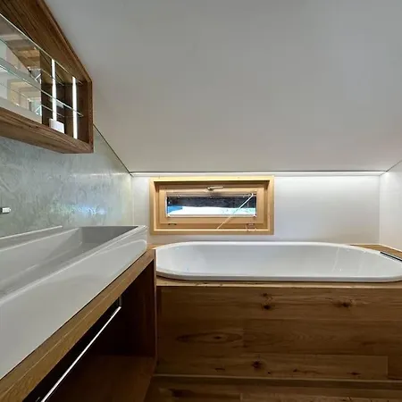 Stylish W/sauna: Alpine Escape 木屋