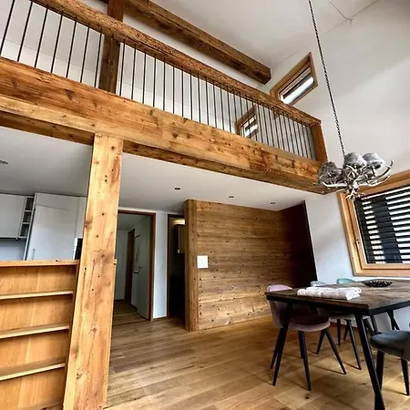 Stylish W/sauna: Alpine Escape 木屋 *