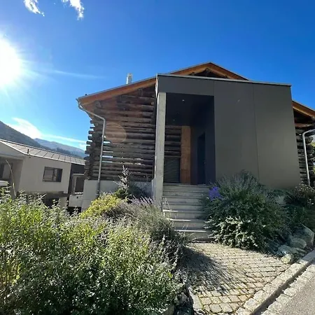 Chalé Stylish W/sauna: Alpine Escape Tinzen