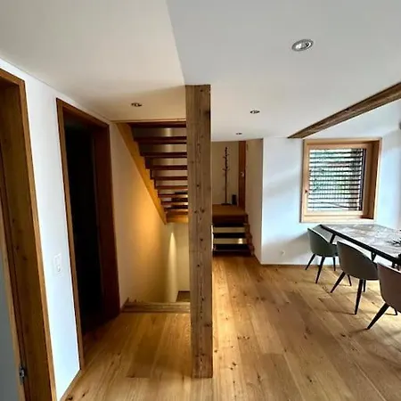 Stylish W/sauna: Alpine Escape 木屋